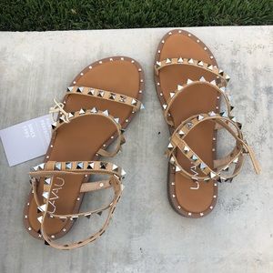 Steve Madden Travel Tan Dupe